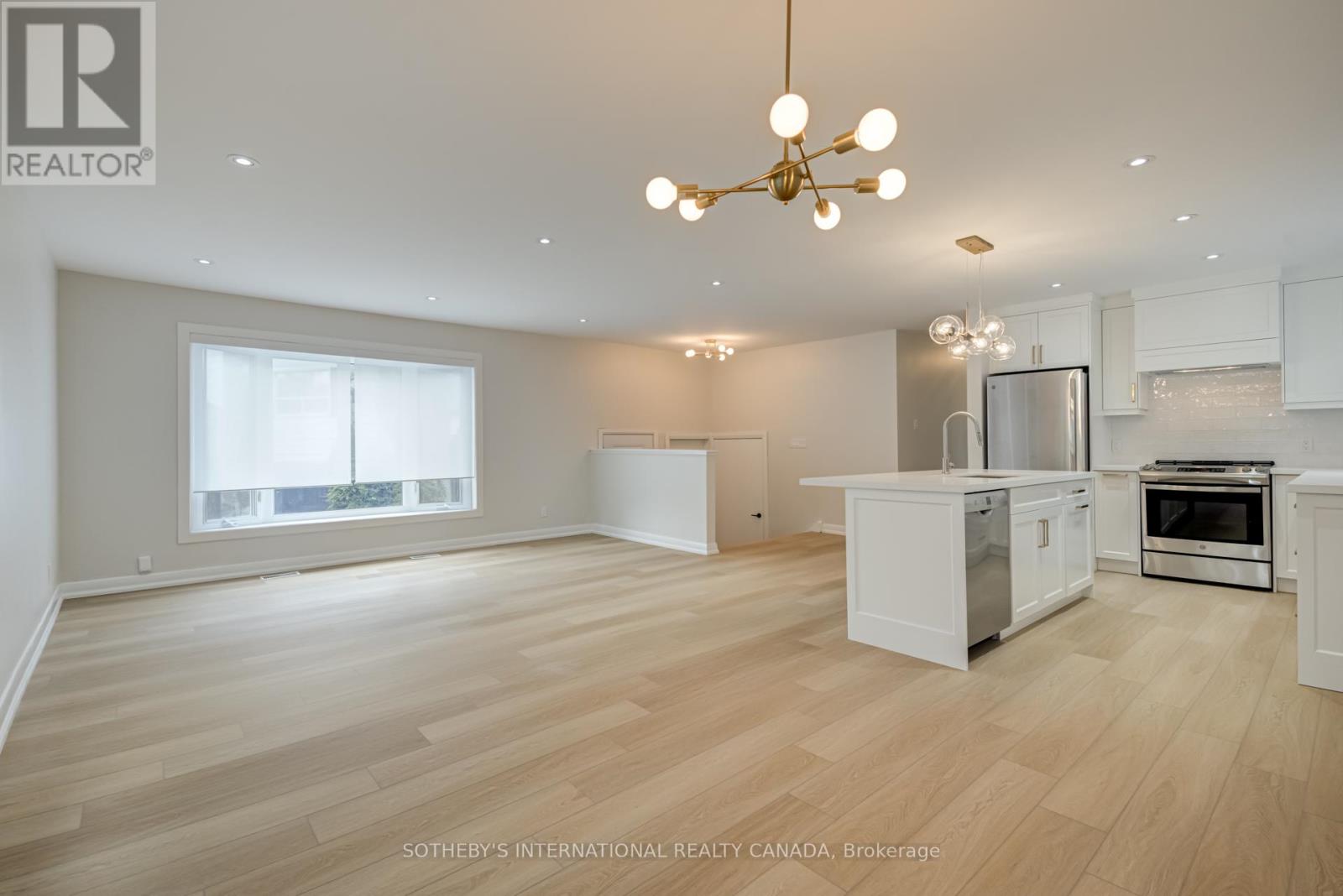 MAIN - 18 PUCKERIDGE CRESCENT