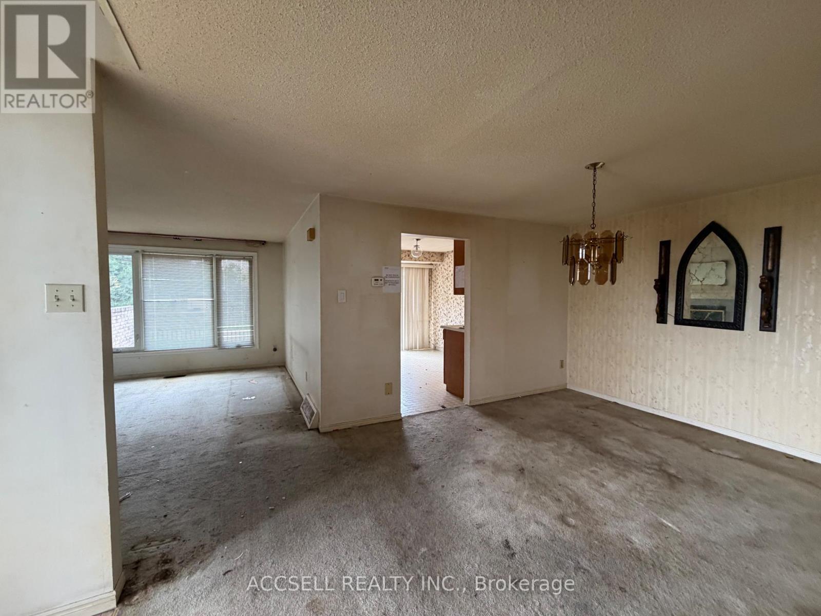 4 - 1510 Upper Middle Road Property Photo 5
