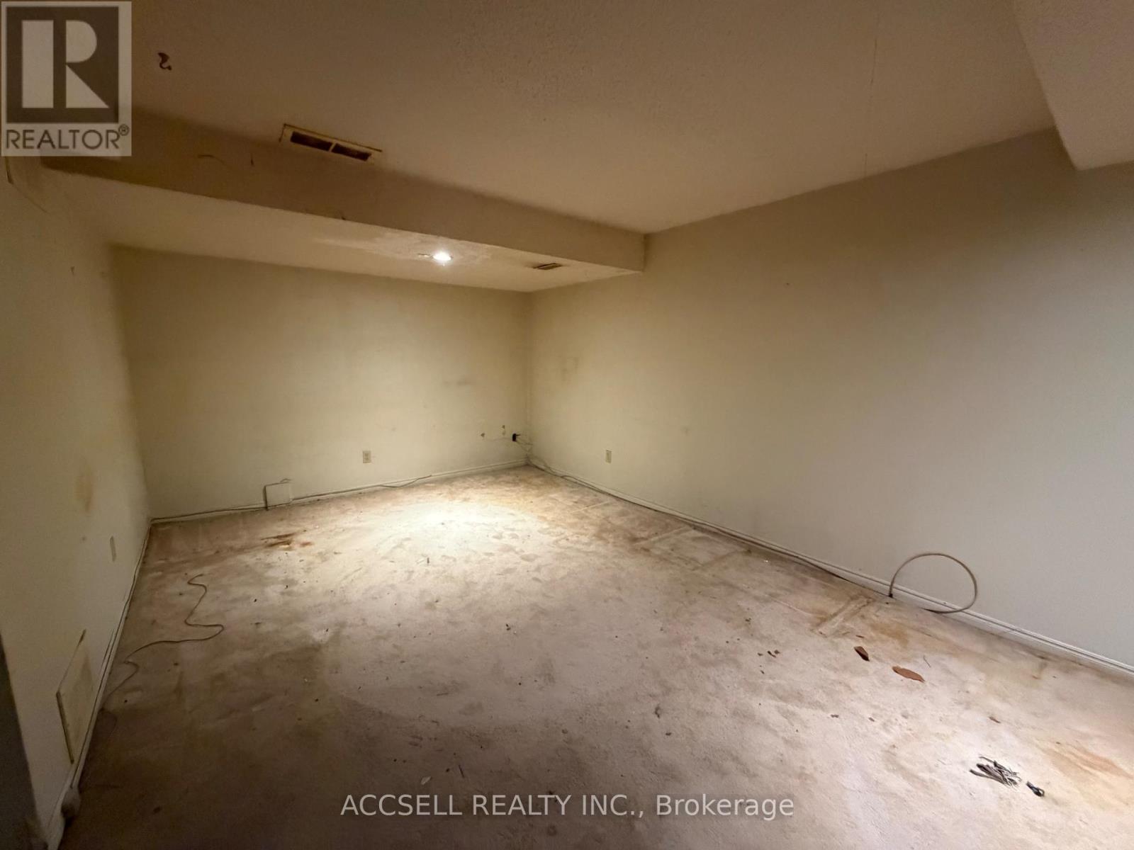 4 - 1510 Upper Middle Road Property Photo 6