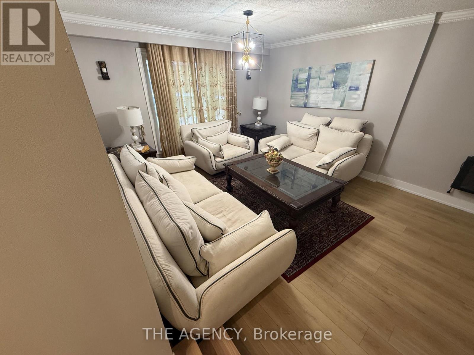 411 Laurier Avenue Property Photo 8
