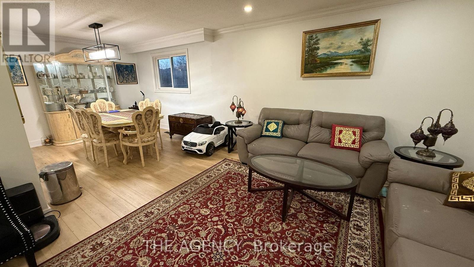 411 Laurier Avenue Property Photo 20