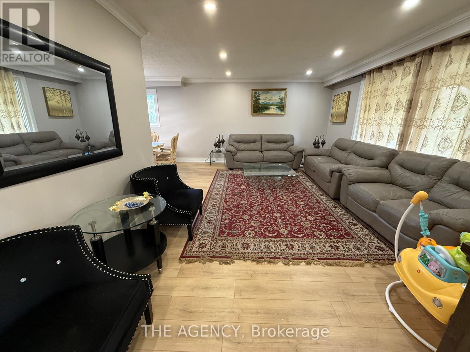 411 Laurier Avenue Property Photo 22