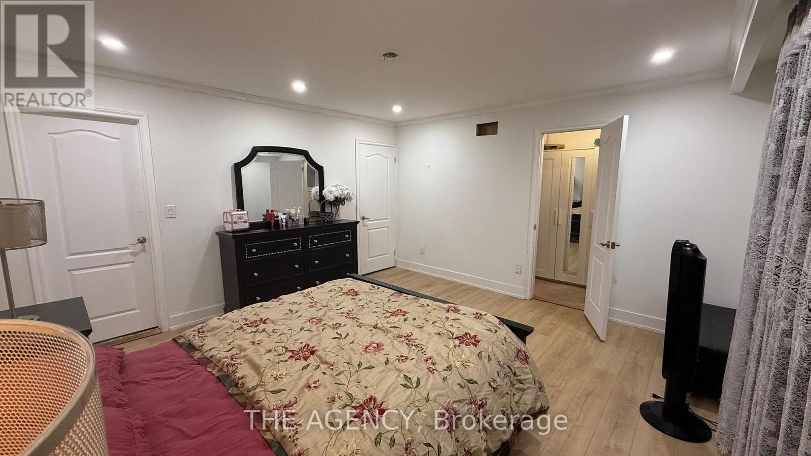 411 Laurier Avenue Property Photo 32