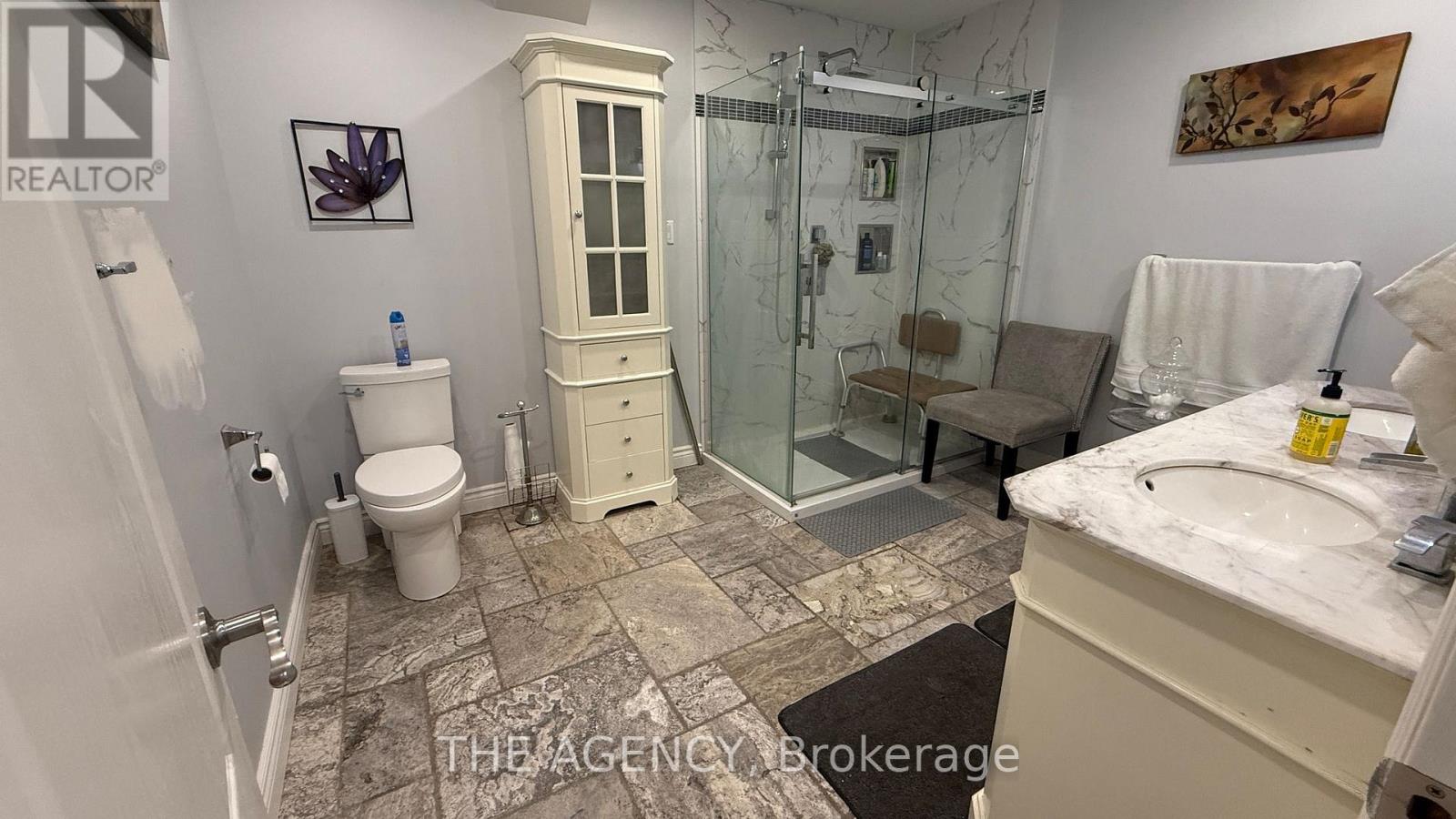 411 Laurier Avenue Property Photo 34