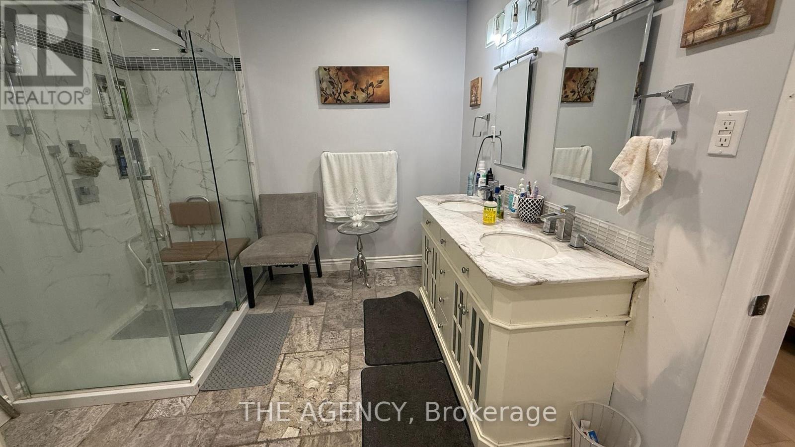 411 Laurier Avenue Property Photo 35