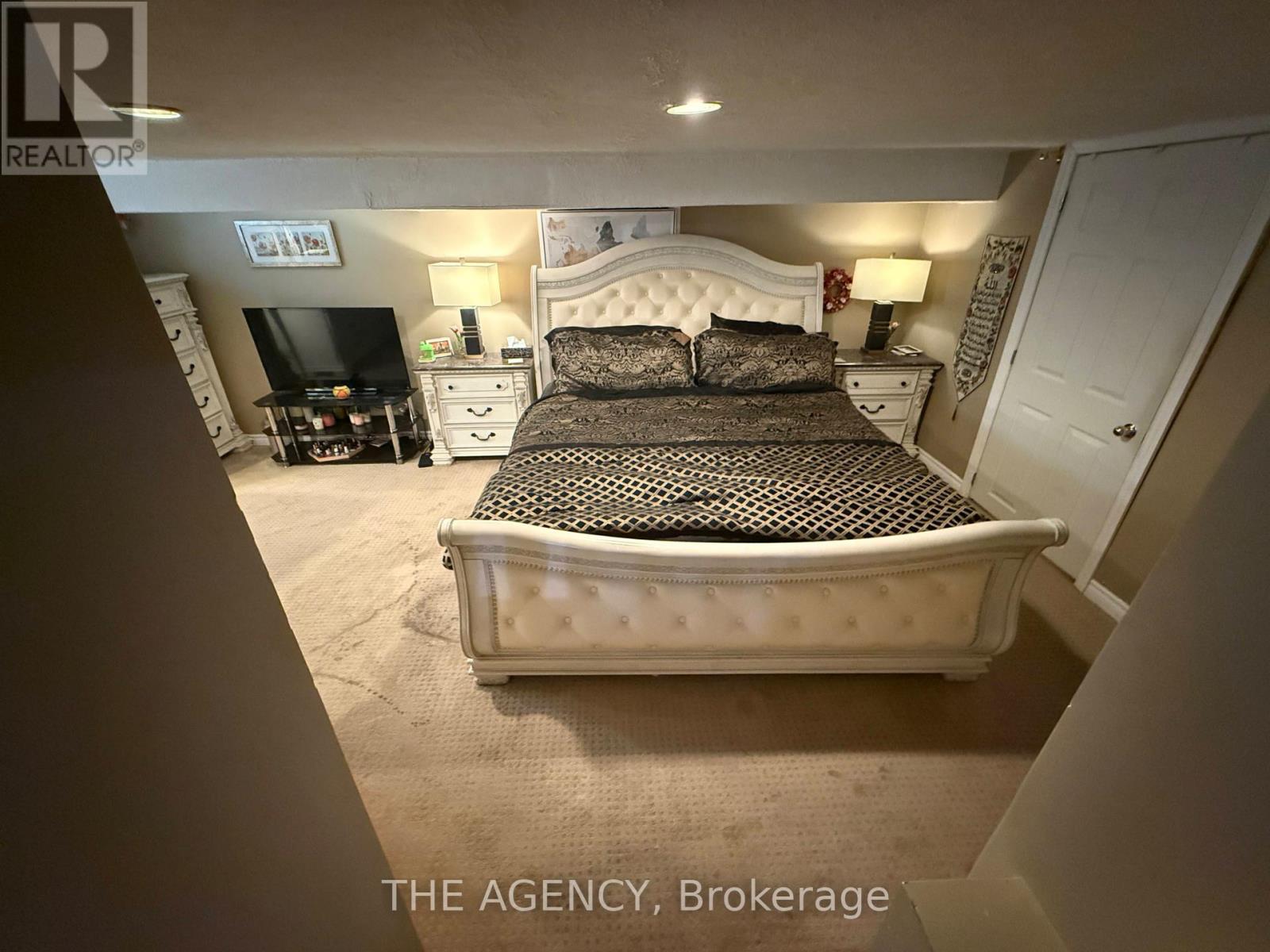 411 Laurier Avenue Property Photo 36