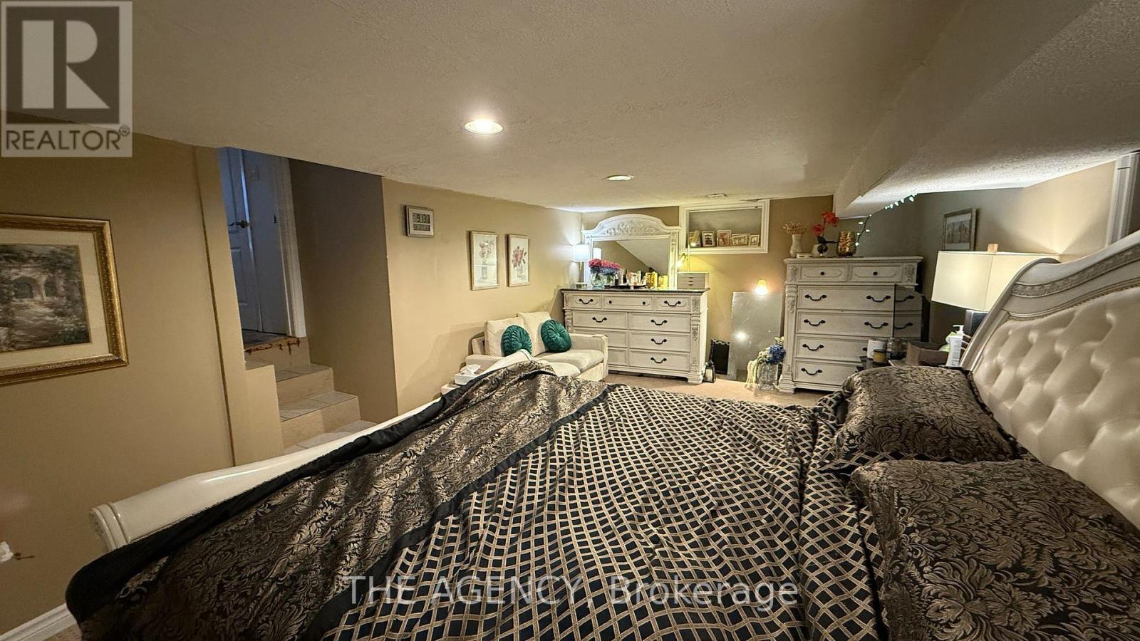 411 Laurier Avenue Property Photo 38