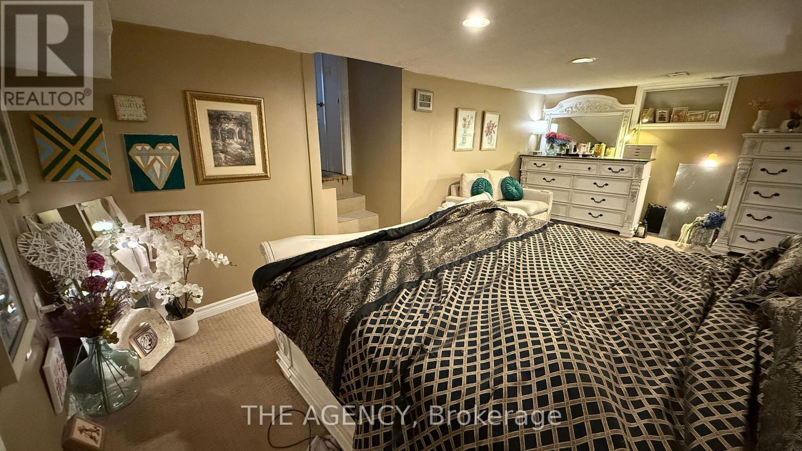 411 Laurier Avenue Property Photo 39