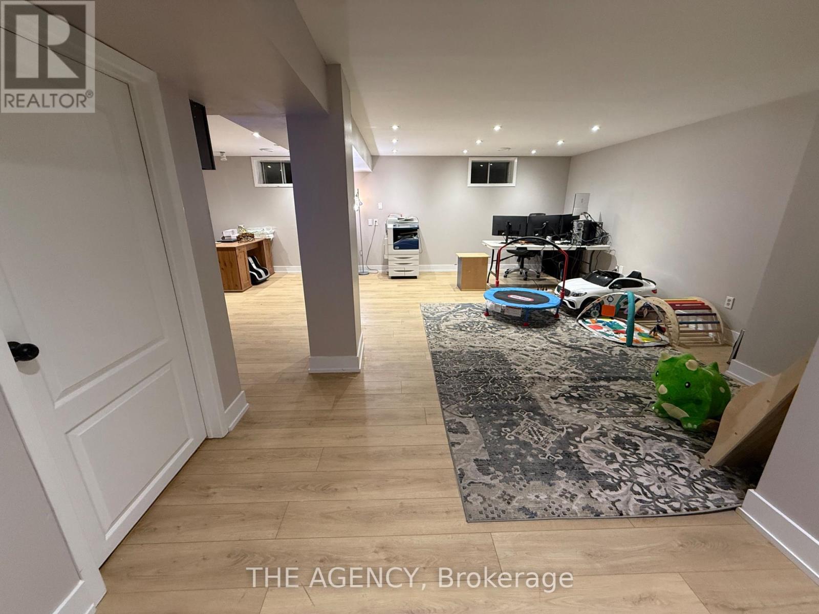 411 Laurier Avenue Property Photo 42