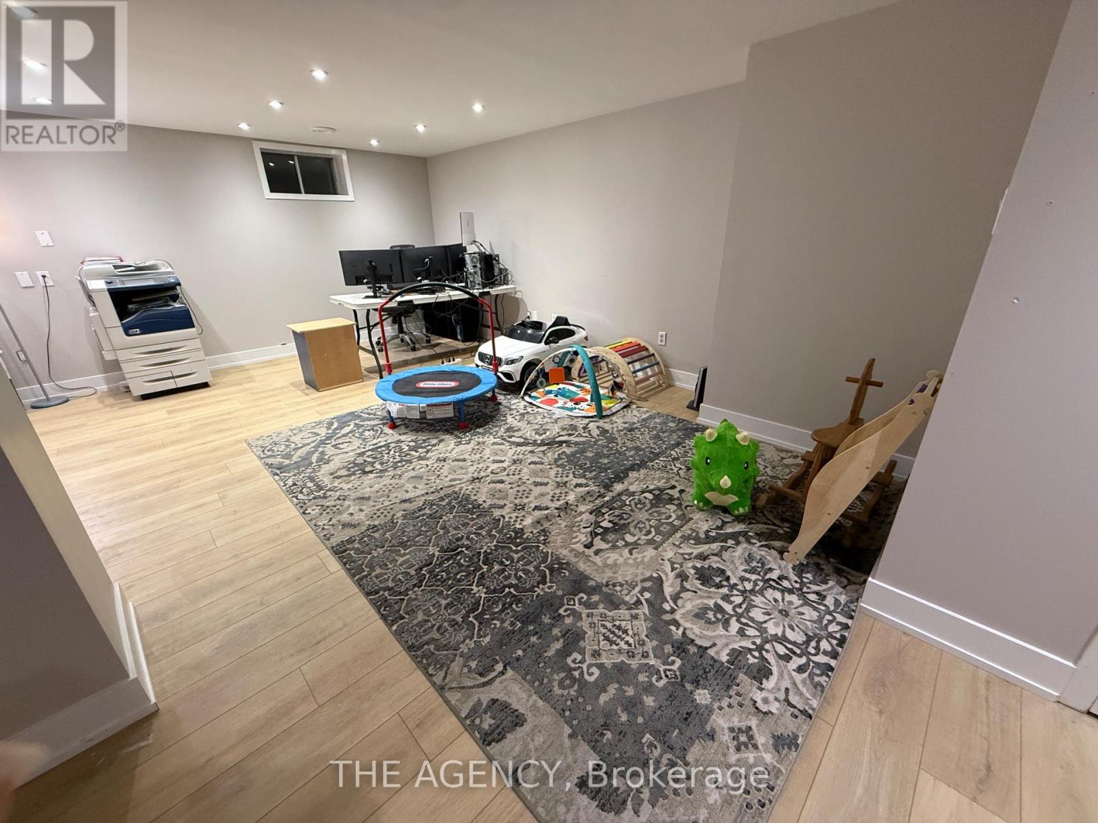 411 Laurier Avenue Property Photo 43