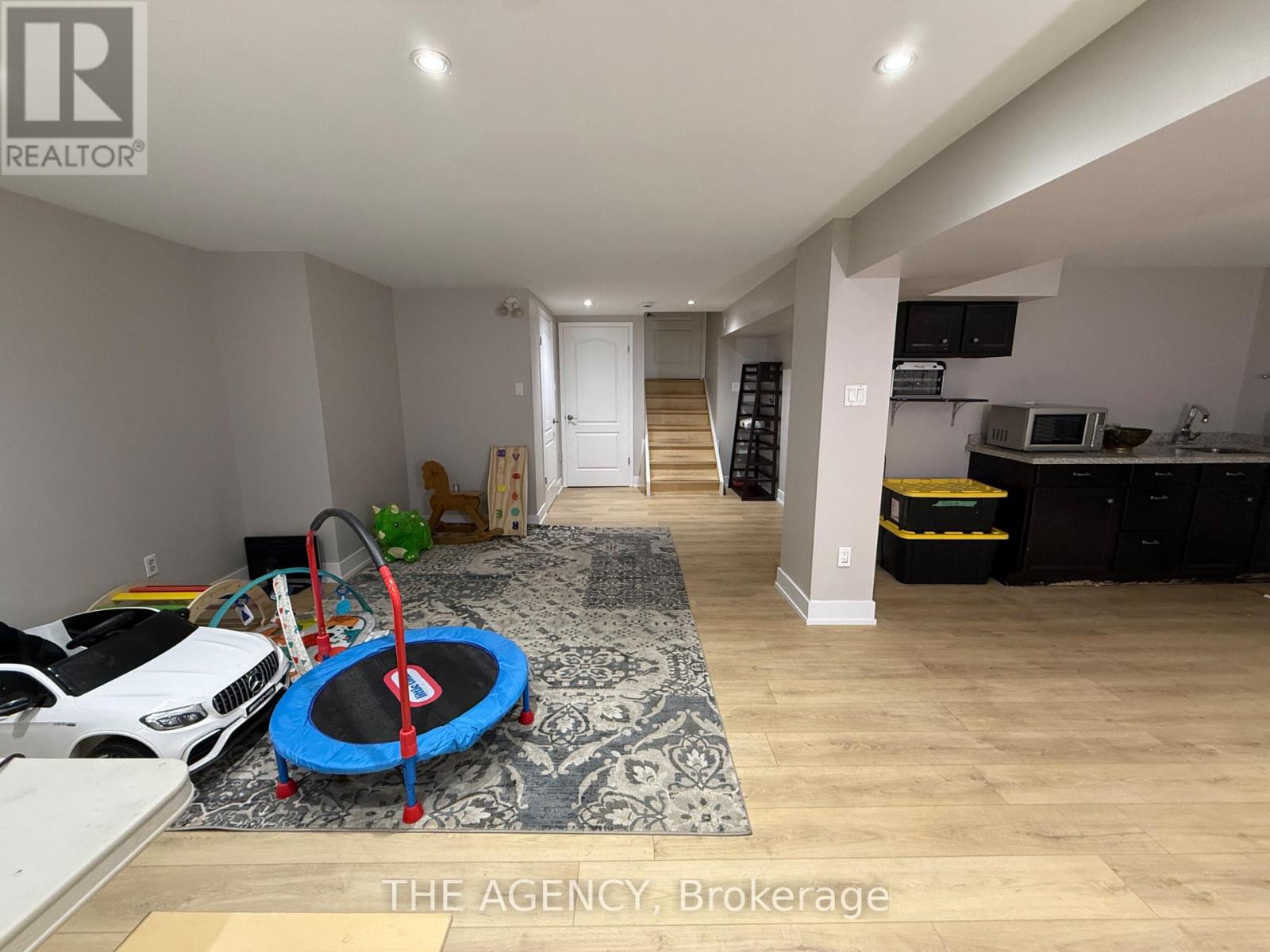 411 Laurier Avenue Property Photo 47