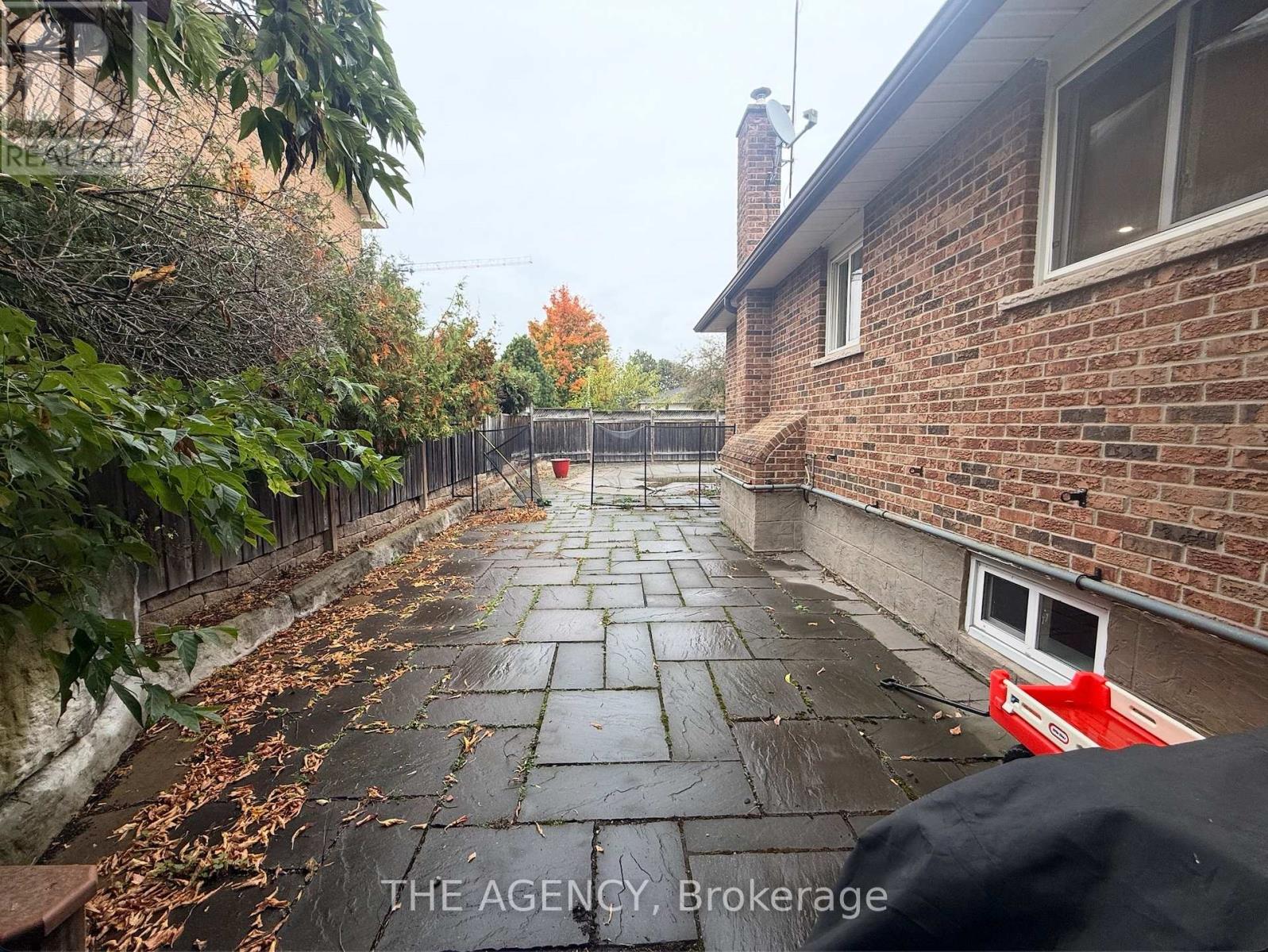 411 Laurier Avenue Property Photo 49