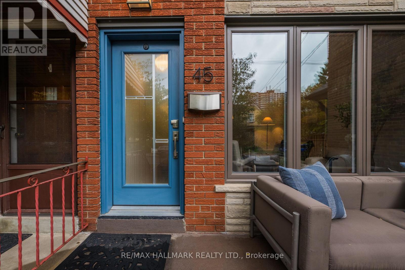 45 Sorauren Avenue Property Photo 1