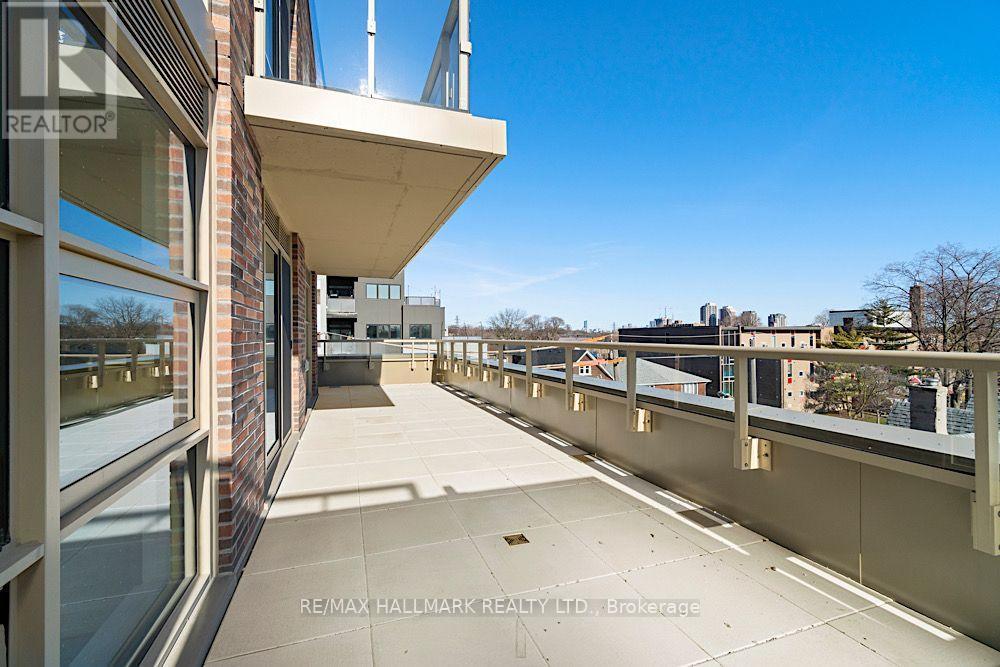 426 - 1787 St Clair Avenue W Property Photo 18