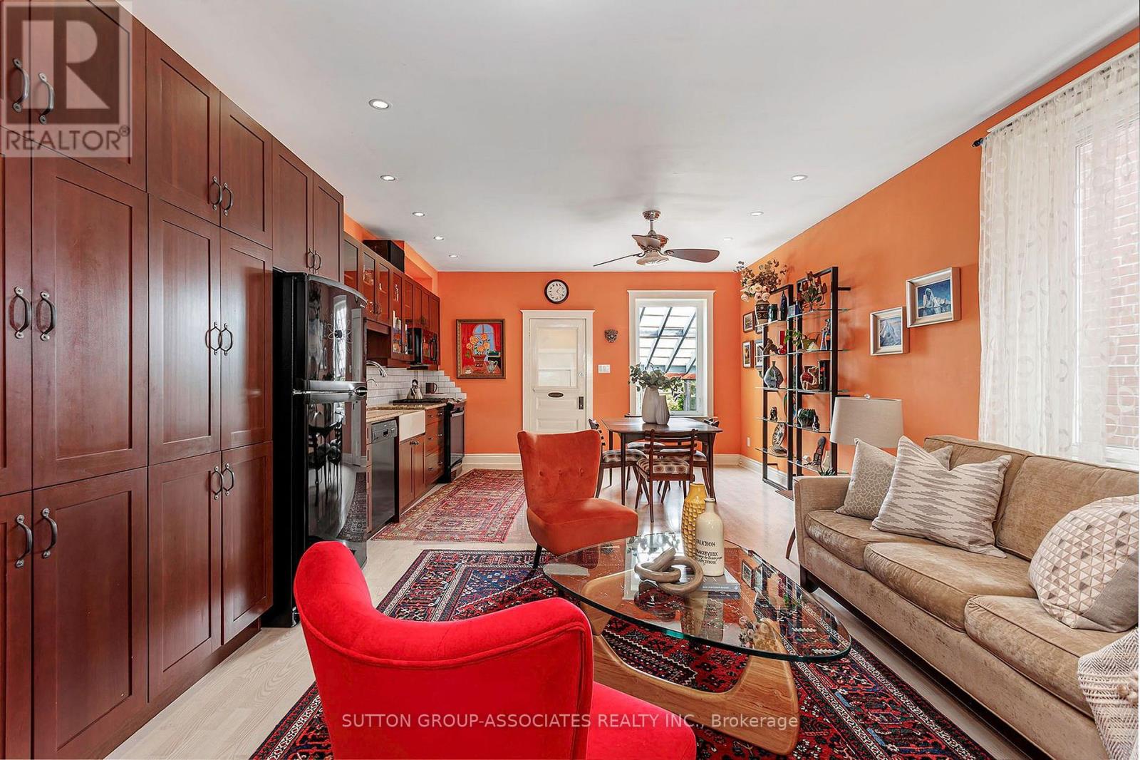 257 Perth Avenue Property Photo 8