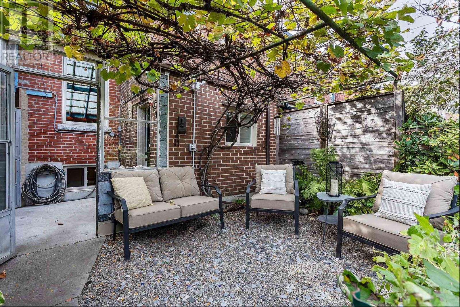 257 Perth Avenue Property Photo 18
