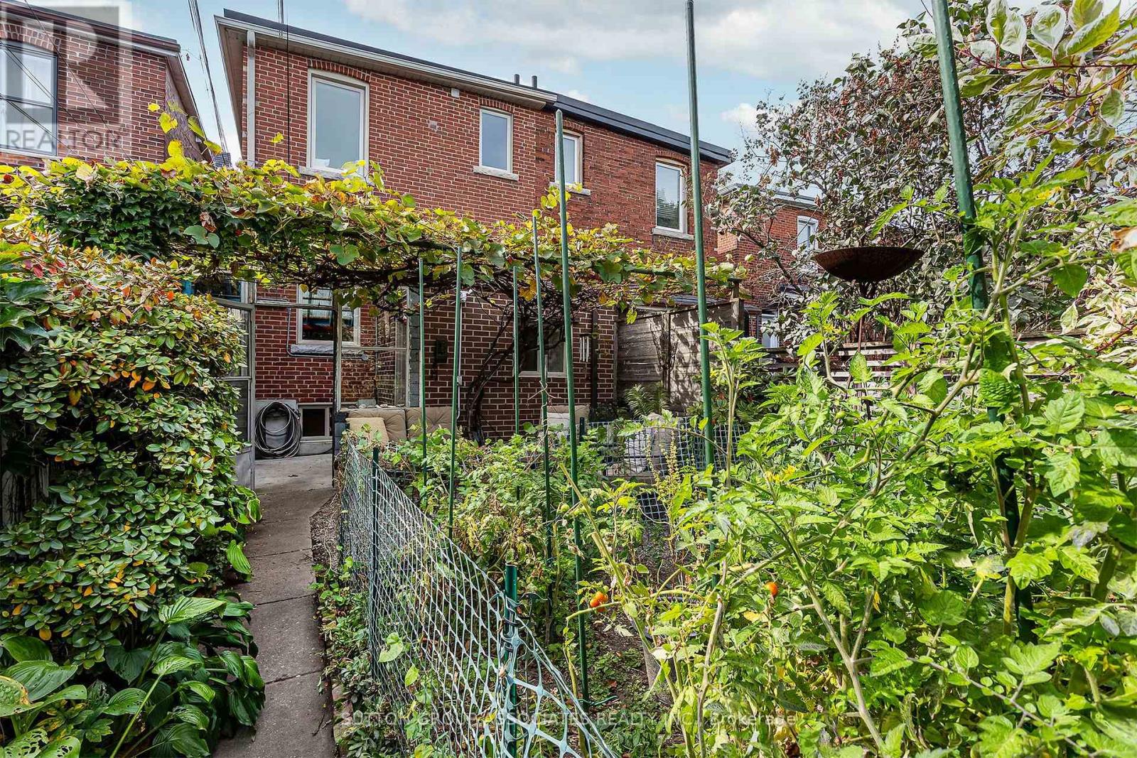 257 Perth Avenue Property Photo 19