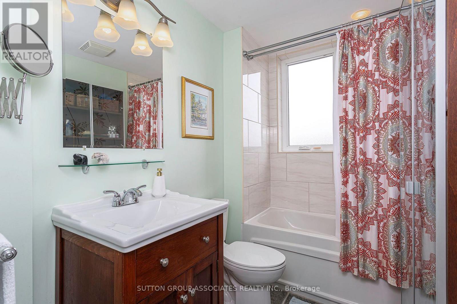 257 Perth Avenue Property Photo 31