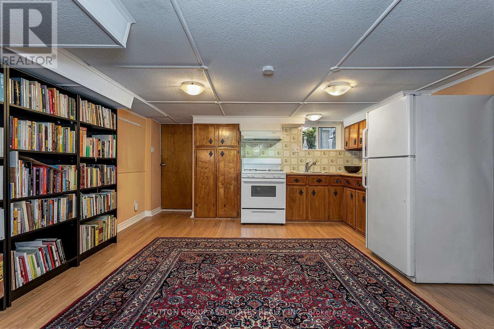 257 Perth Avenue Property Photo 33