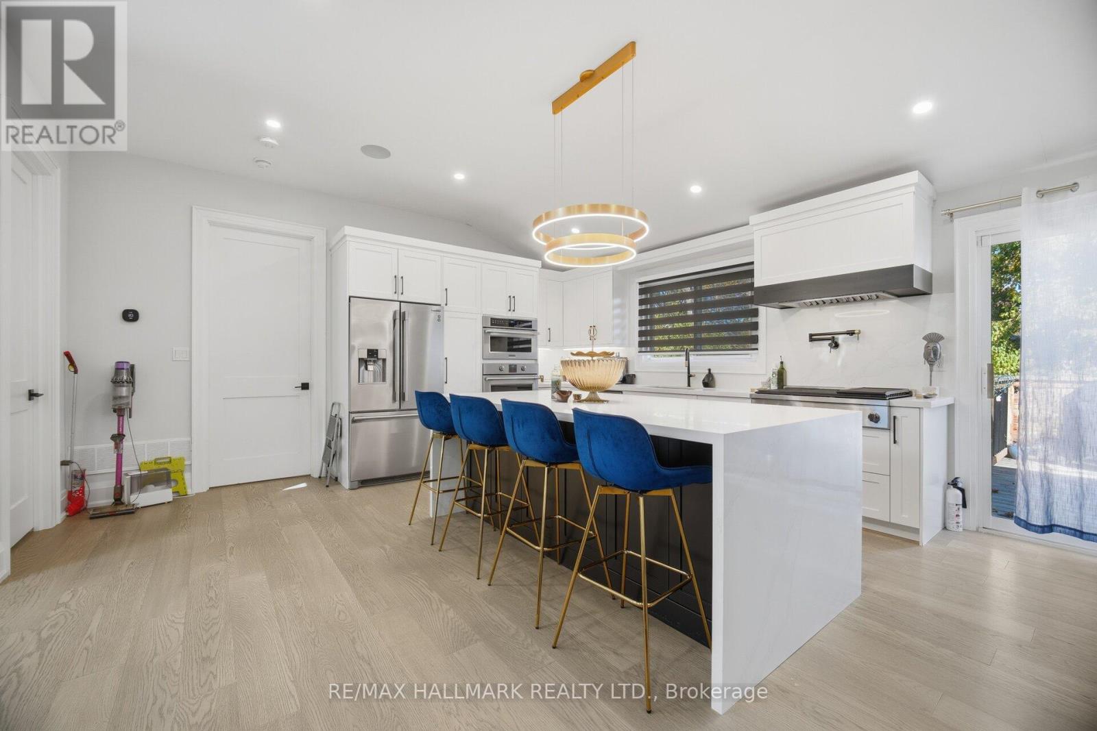407 Bronte Road Property Photo 7