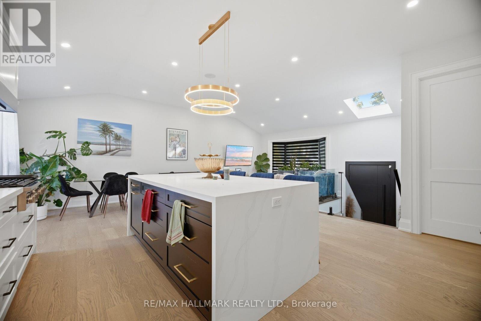 407 Bronte Road Property Photo 12