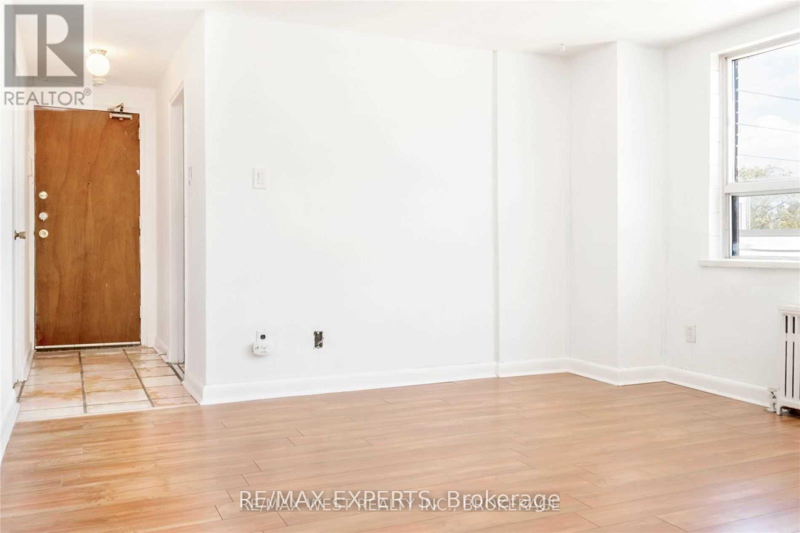 301 - 3261a Lake Shore Boulevard Property Photo 2