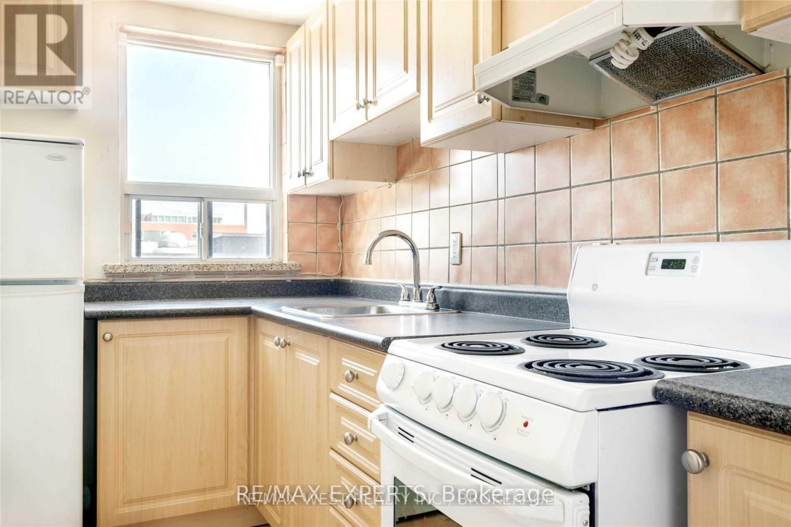 301 - 3261a Lake Shore Boulevard Property Photo 3