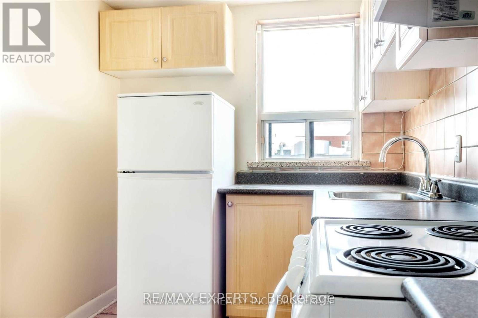 301 - 3261a Lake Shore Boulevard Property Photo 4