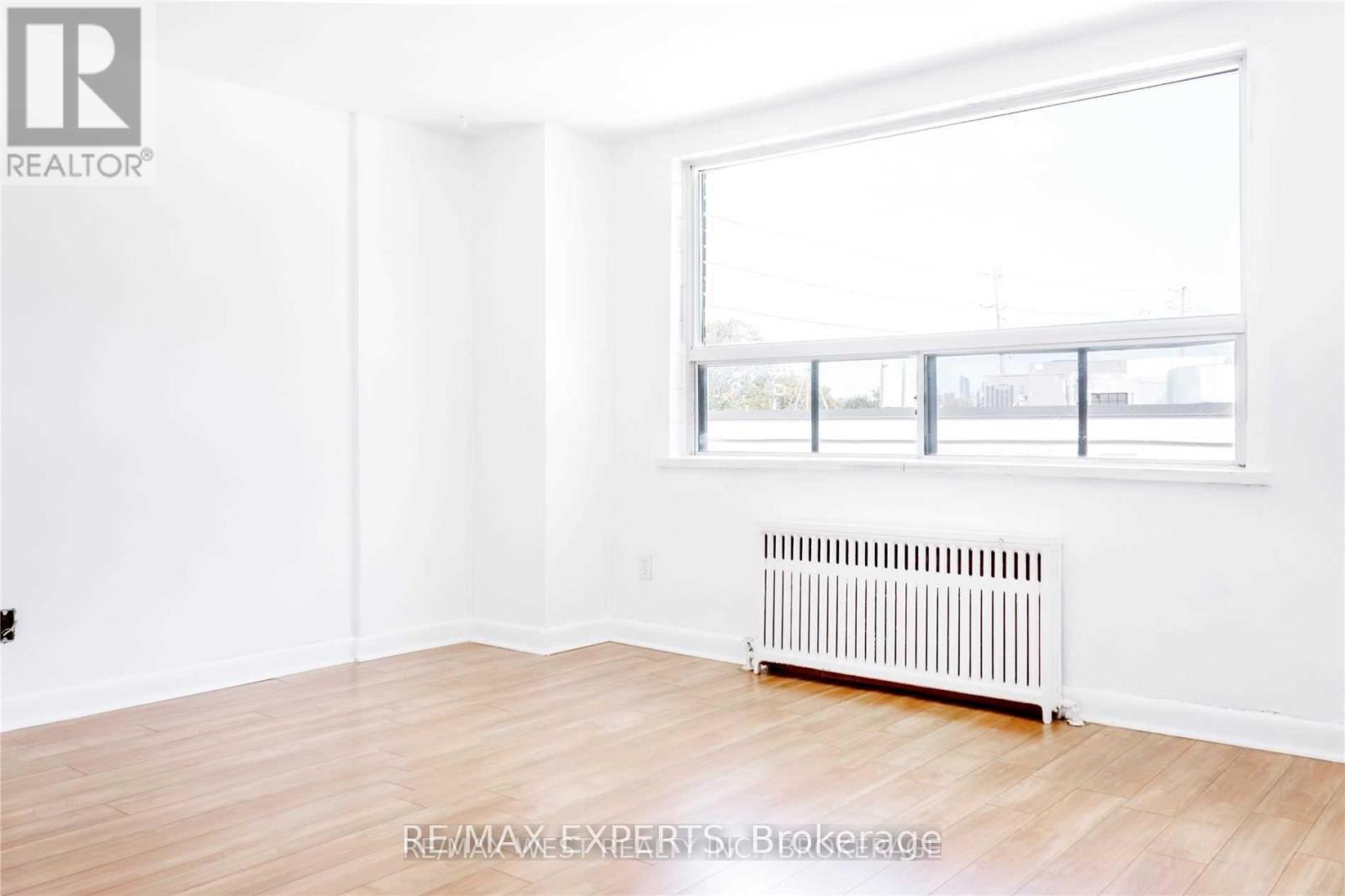 301 - 3261a Lake Shore Boulevard Property Photo 5