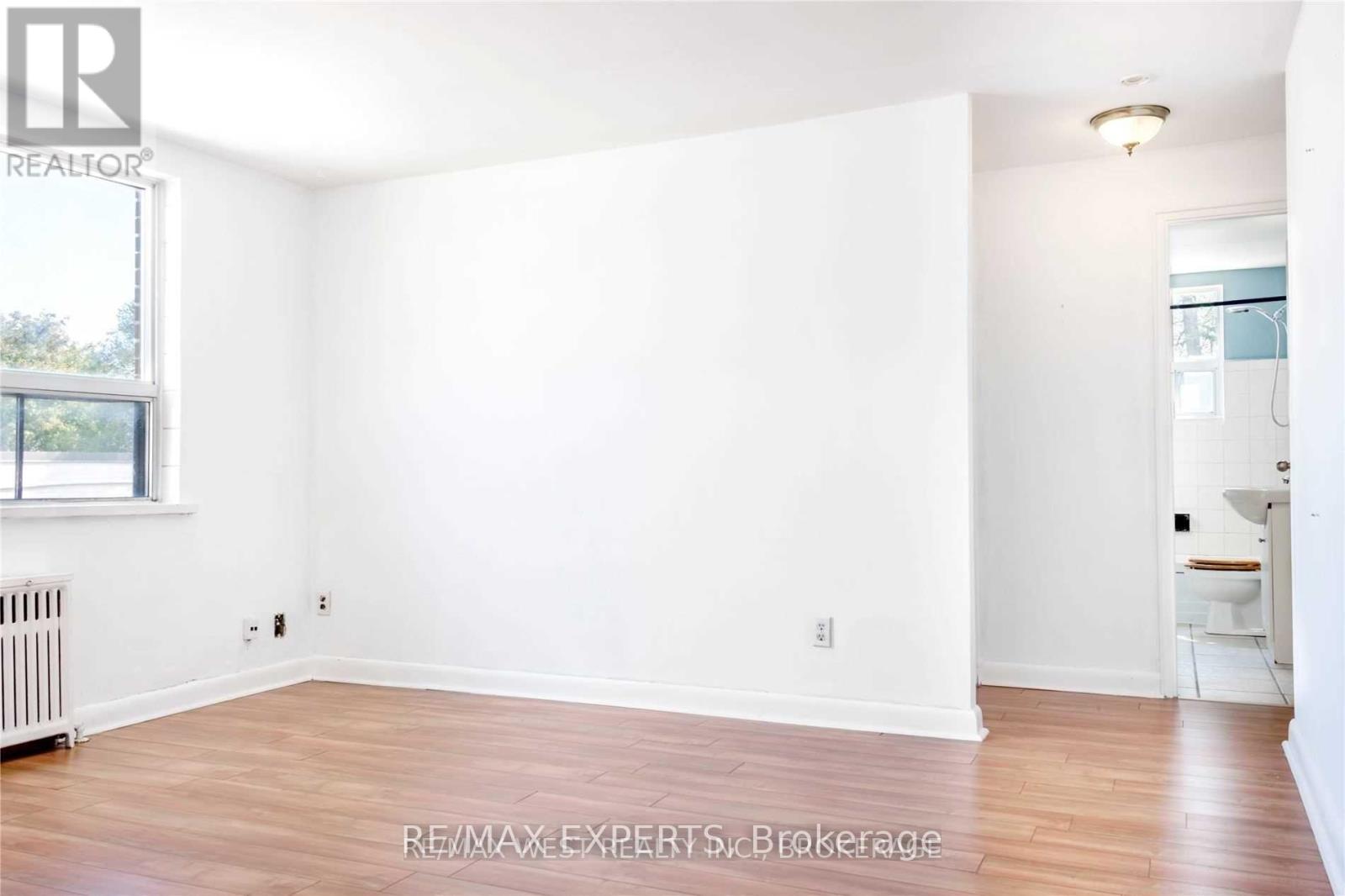 301 - 3261a Lake Shore Boulevard Property Photo 6