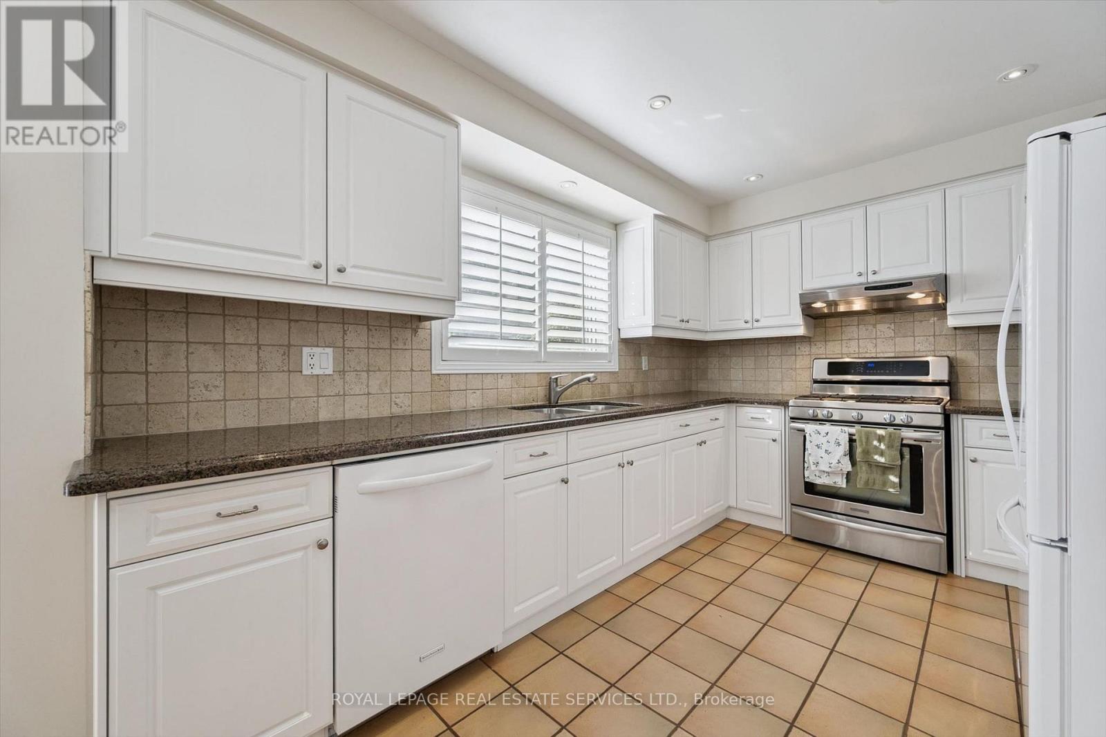 200 All Saints Crescent Property Photo 11