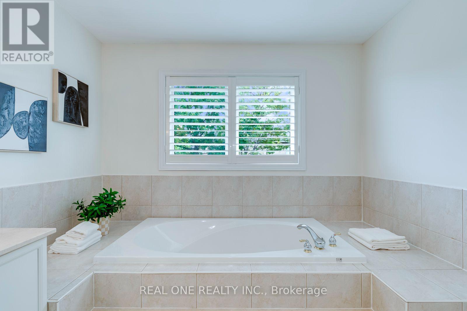 2456 Bon Echo Drive Property Photo 31