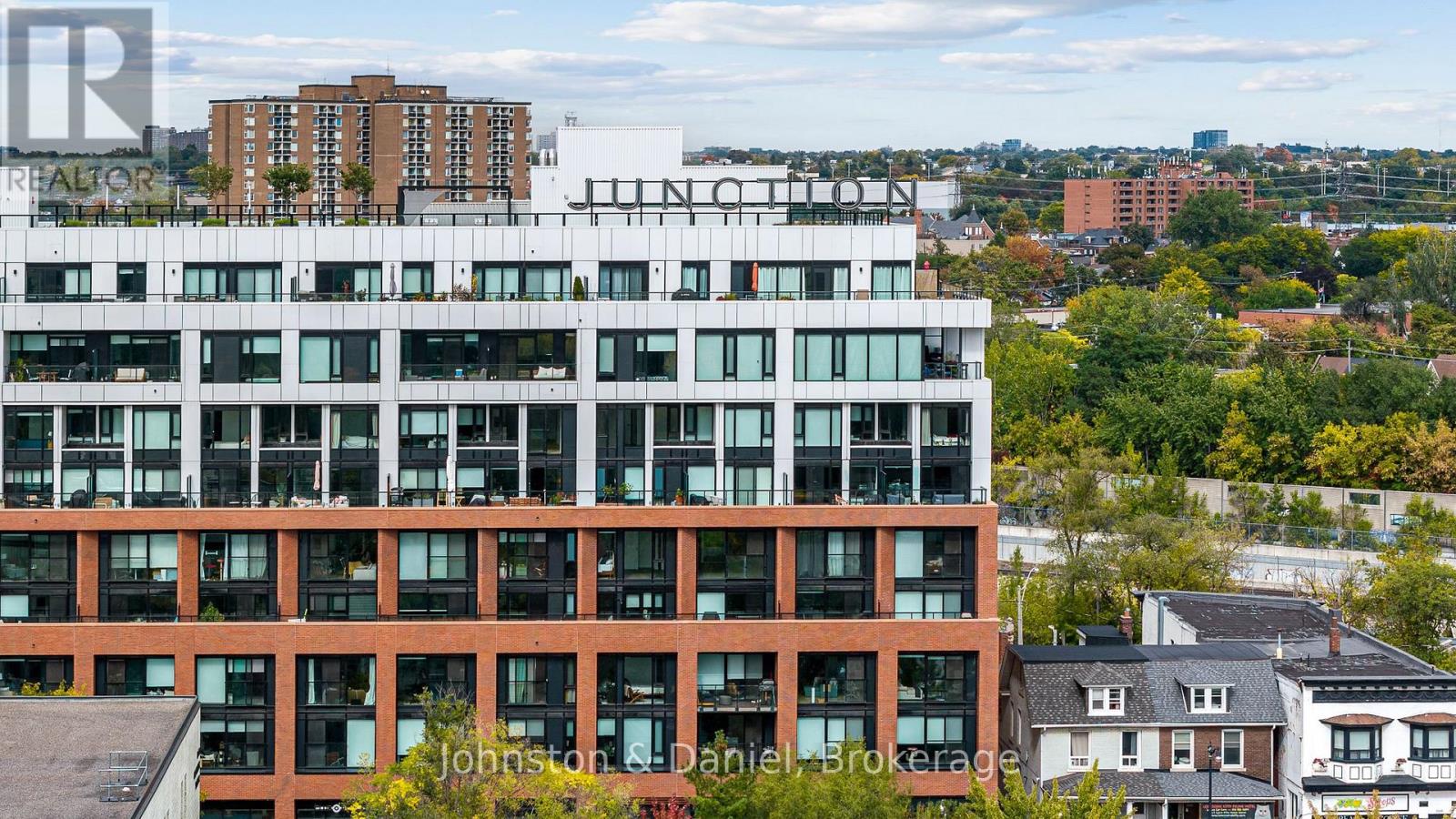 618 - 2720 DUNDAS STREET W Property Photo 1