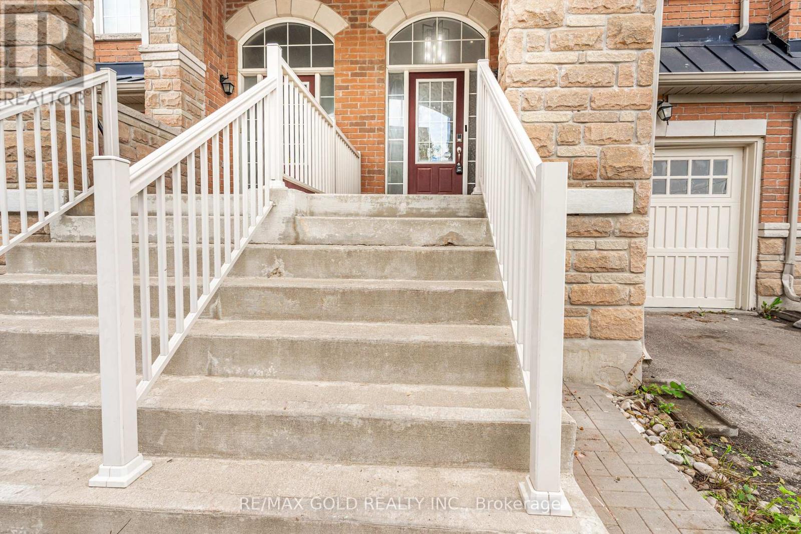 32 Rockman Crescent Property Photo 4