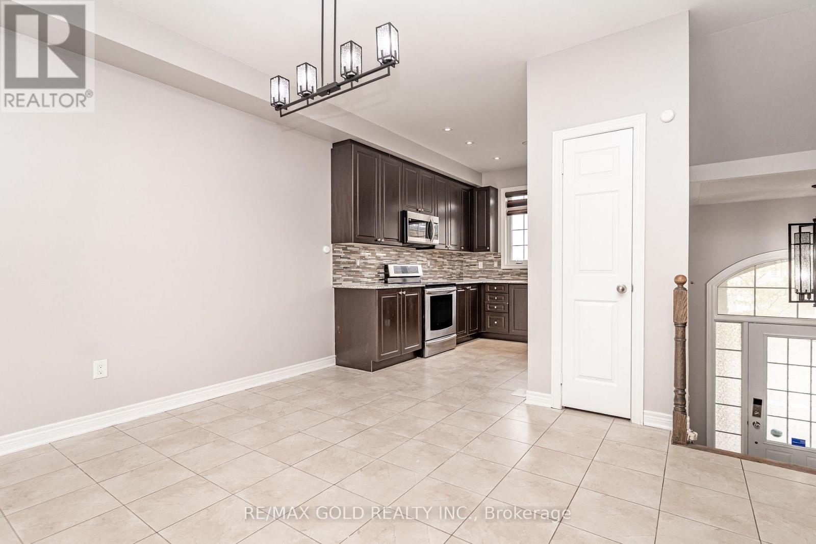 32 Rockman Crescent Property Photo 9