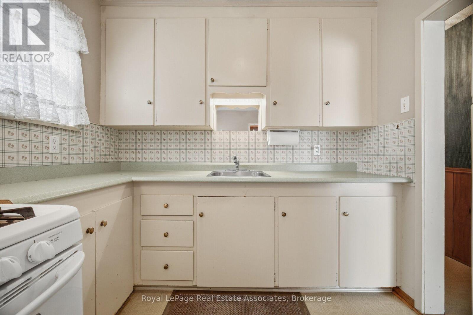 68 Allenby Avenue Property Photo 22