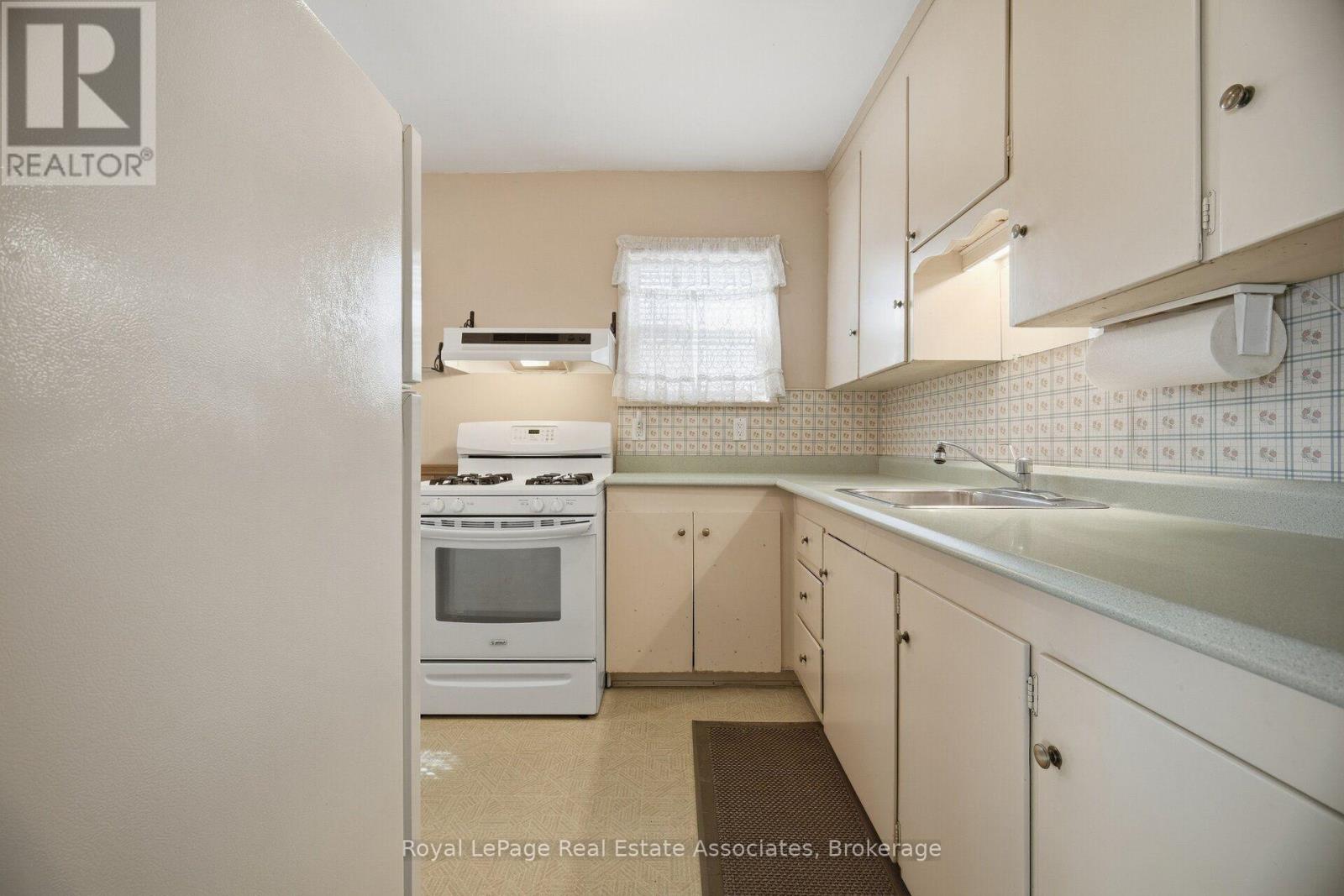 68 Allenby Avenue Property Photo 24