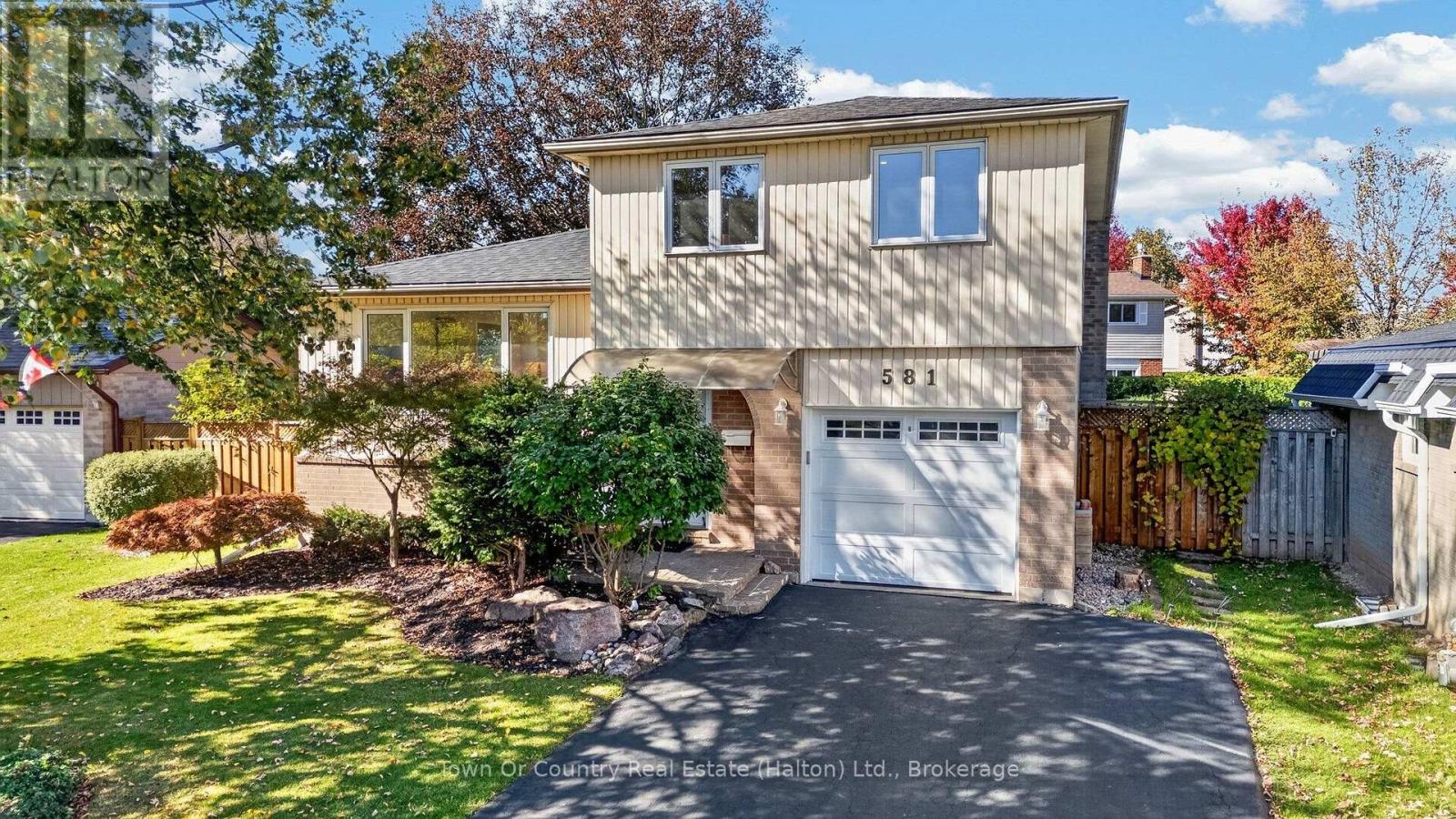 581 Lord Simcoe Court Property Photo 1