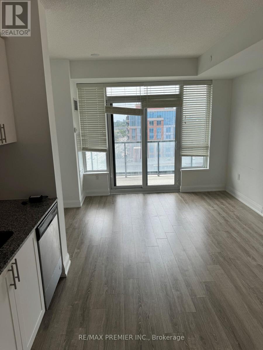 809 - 2800 Keele Street Property Photo 2