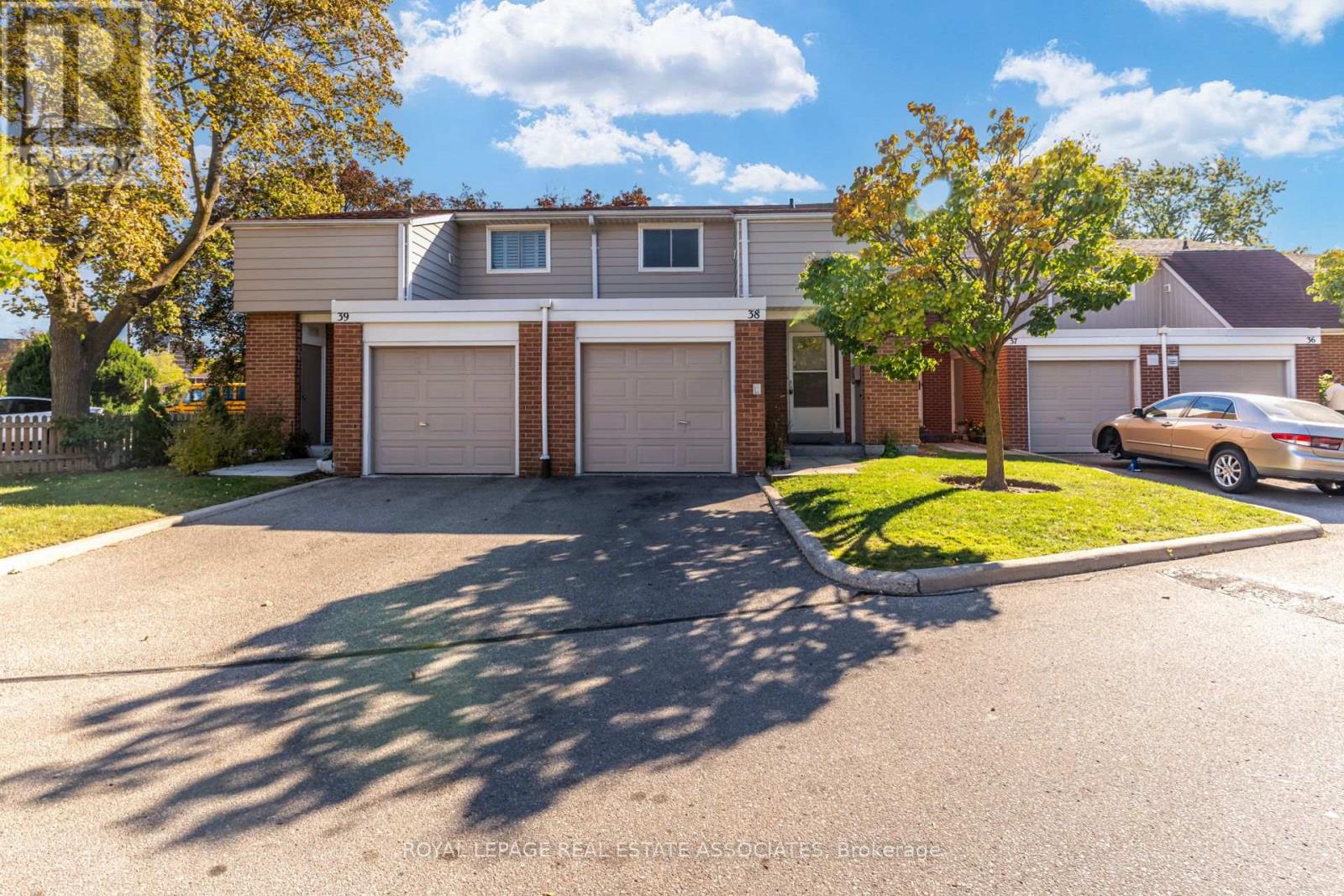 215 MISSISSAUGA VALLEY BOULEVARD Property Photo 1