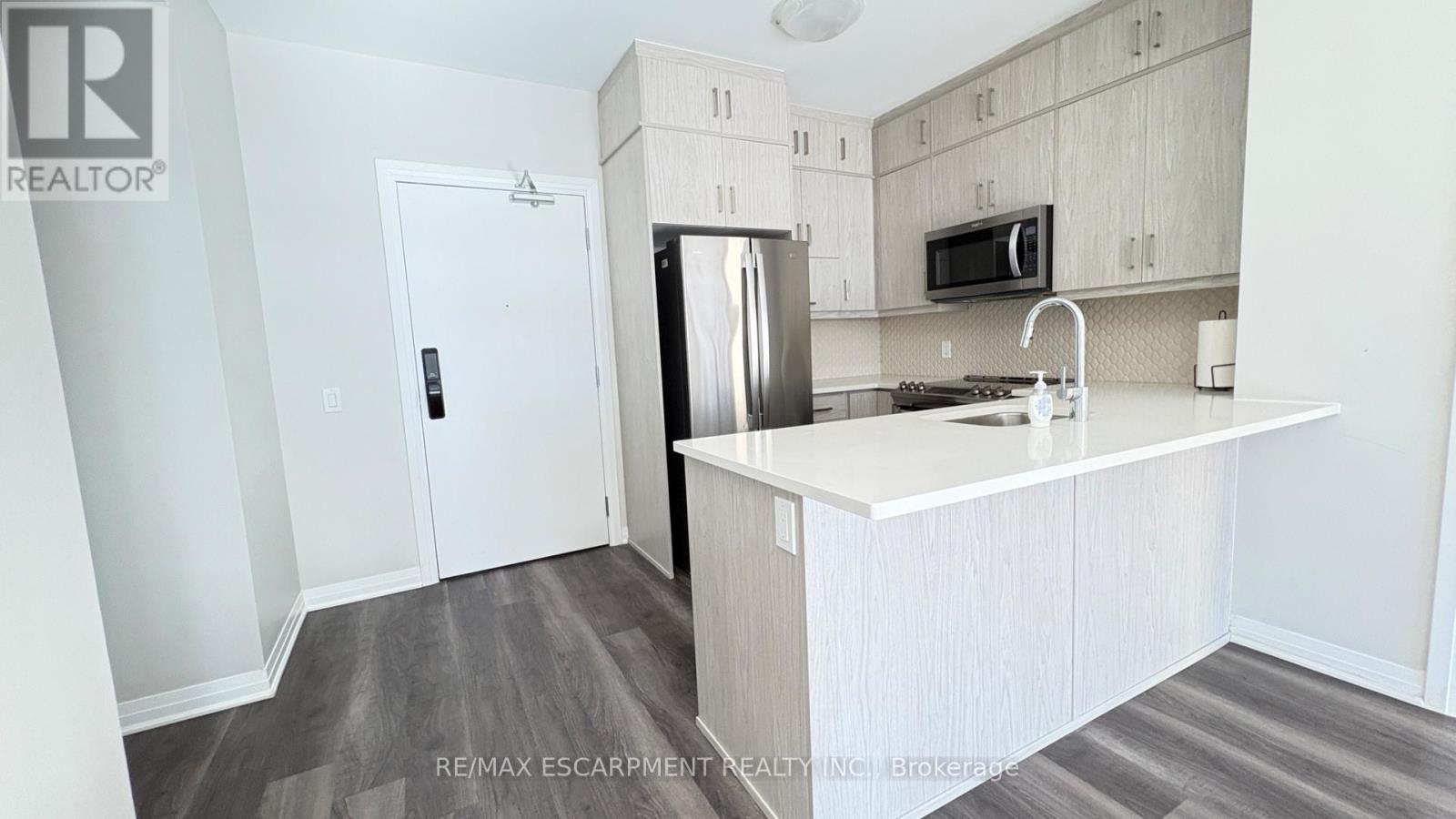 507 - 95 Dundas Street W Property Photo 5