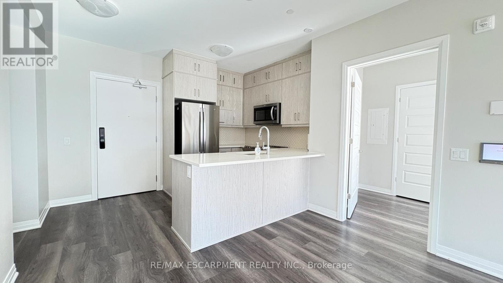507 - 95 Dundas Street W Property Photo 7