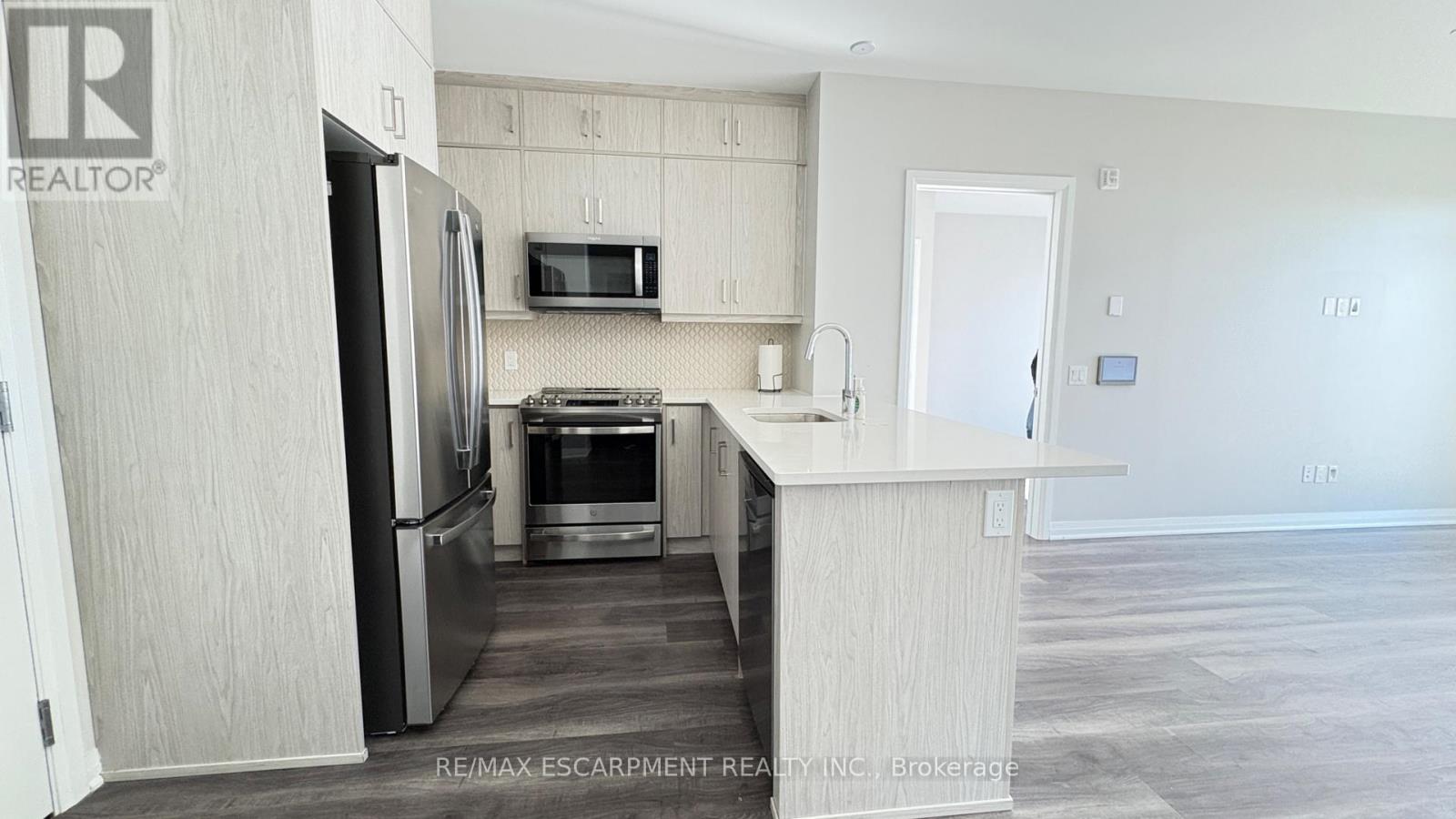 507 - 95 Dundas Street W Property Photo 8