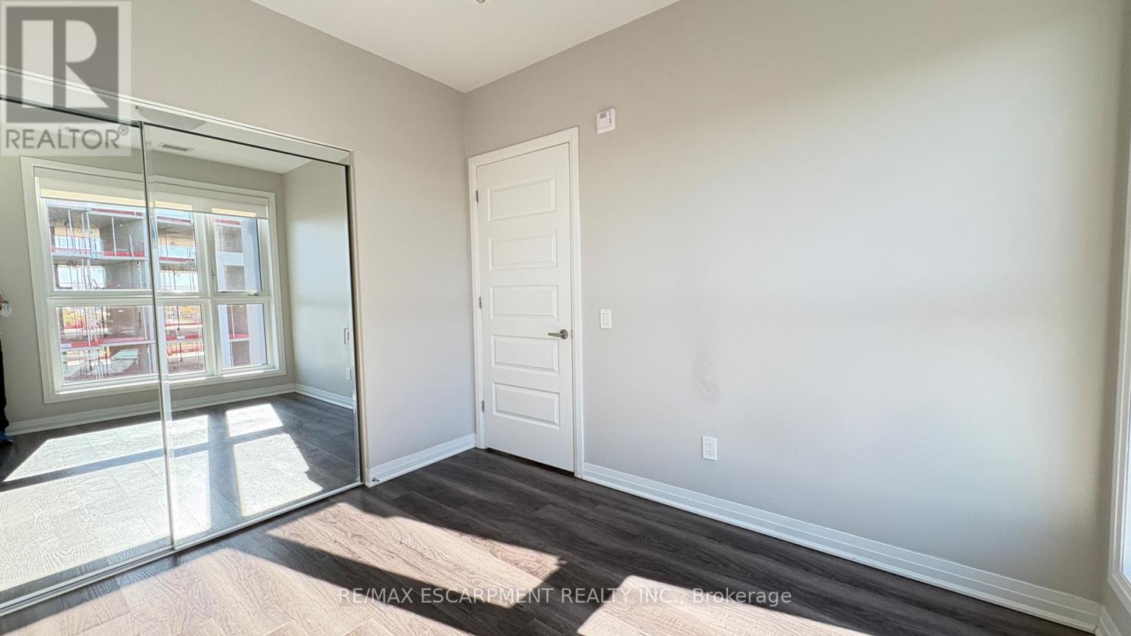 507 - 95 Dundas Street W Property Photo 12