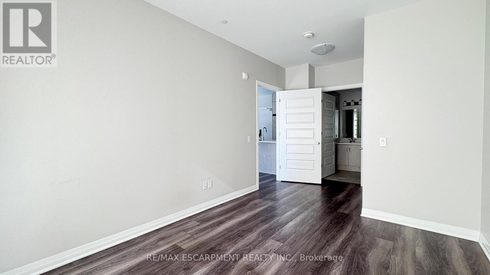 507 - 95 Dundas Street W Property Photo 13