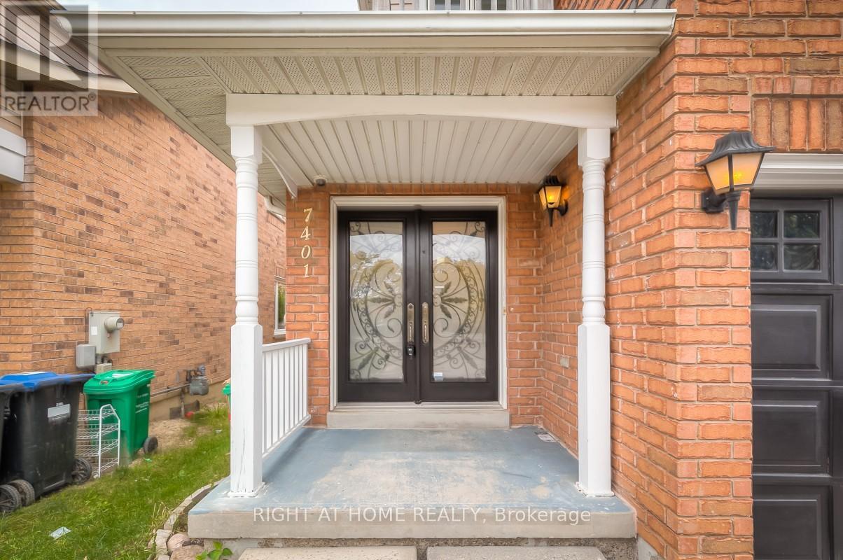 7401 Village Walk Property Photo 1