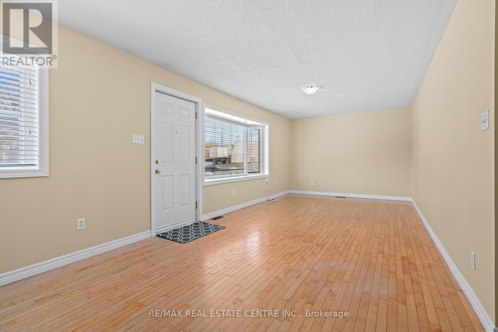 7 Rexway Drive Property Photo 2