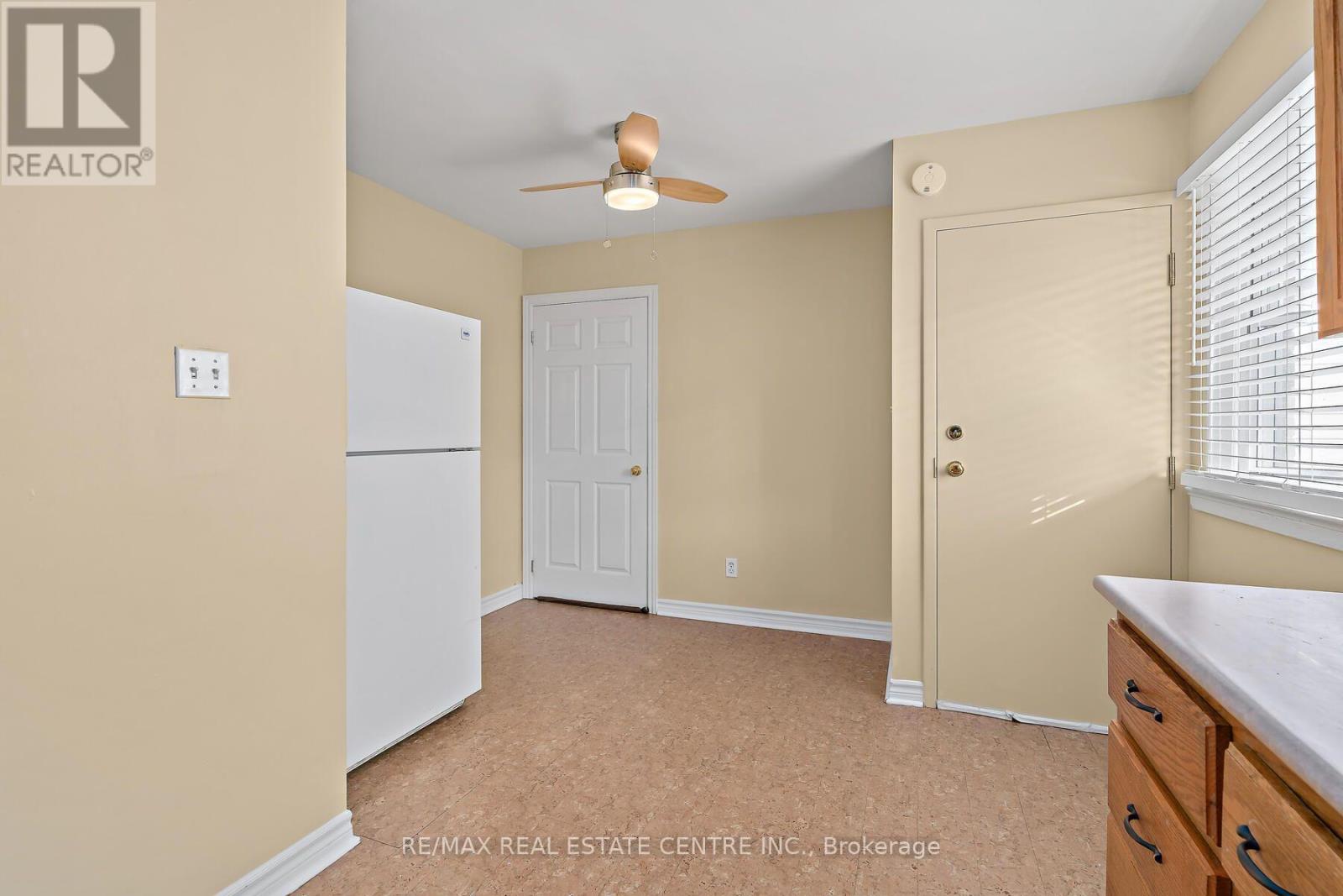 7 Rexway Drive Property Photo 6