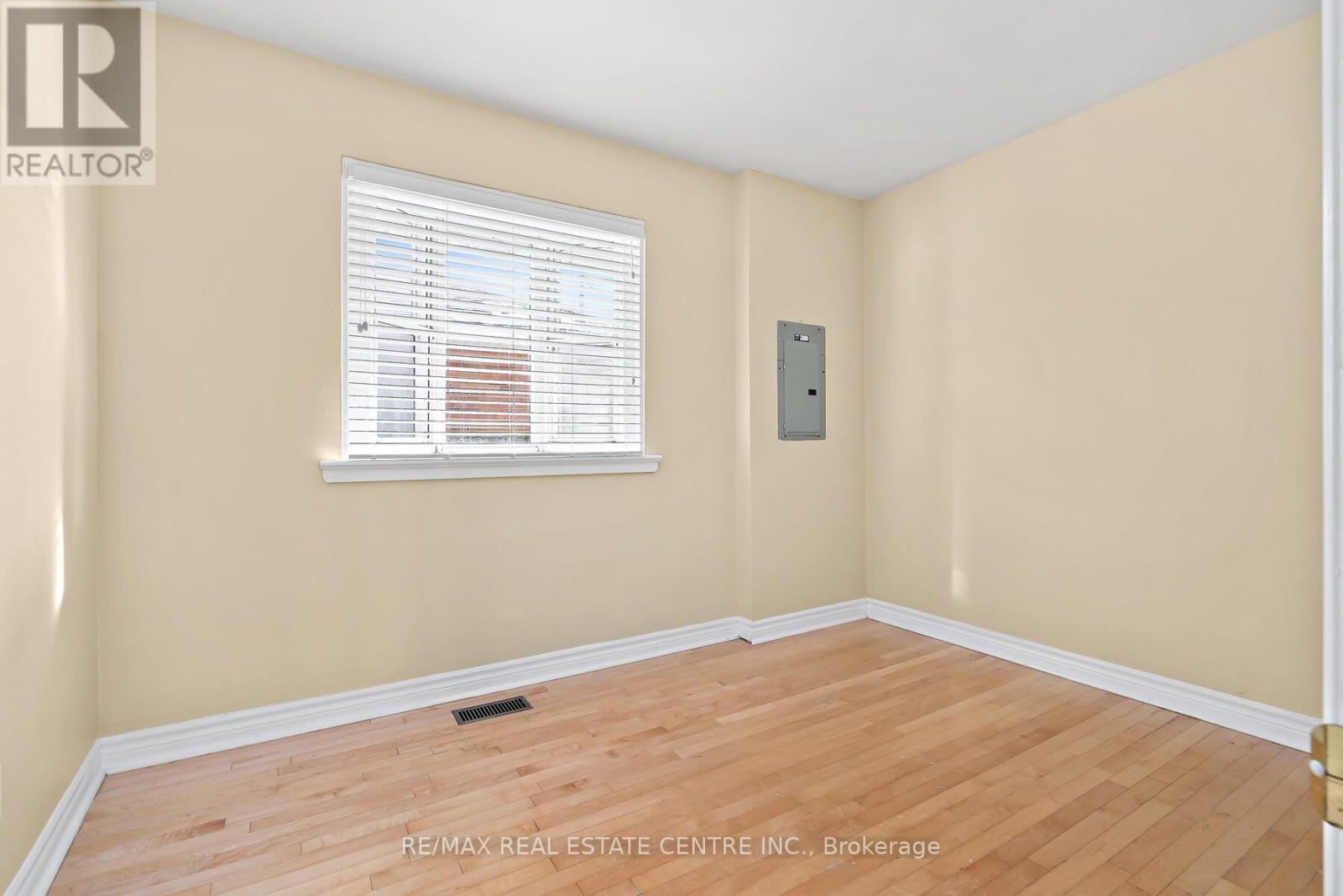 7 Rexway Drive Property Photo 8