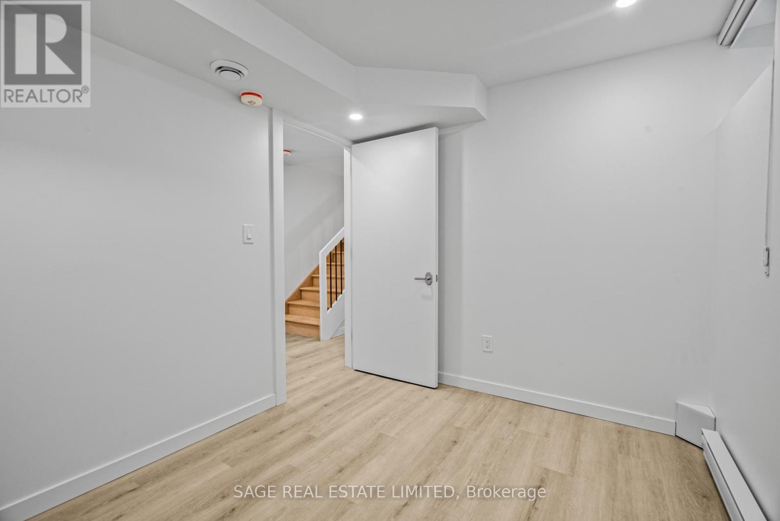 25 Chamberlain Avenue Property Photo 35